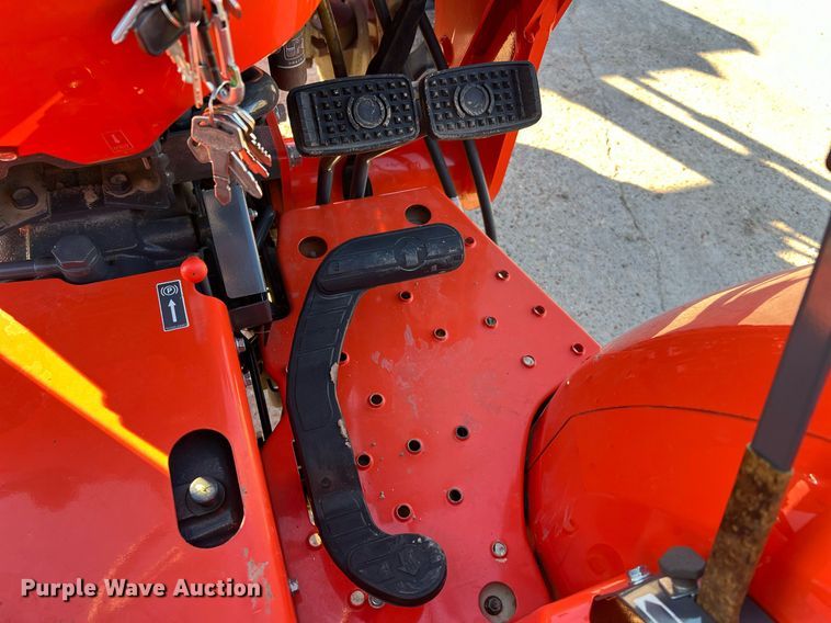 image for item MH9984 2018 Kubota L3301HST  MFWD tractor