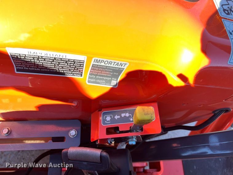 image for item MH9984 2018 Kubota L3301HST  MFWD tractor