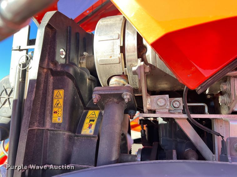 image for item MH9984 2018 Kubota L3301HST  MFWD tractor