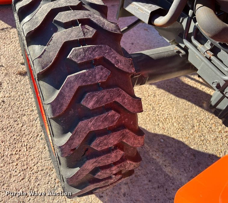 image for item MH9984 2018 Kubota L3301HST  MFWD tractor