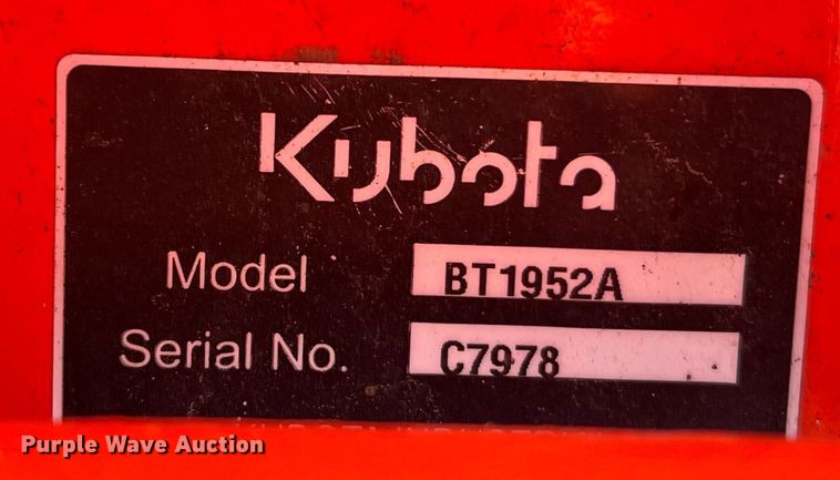image for item MH9984 2018 Kubota L3301HST  MFWD tractor