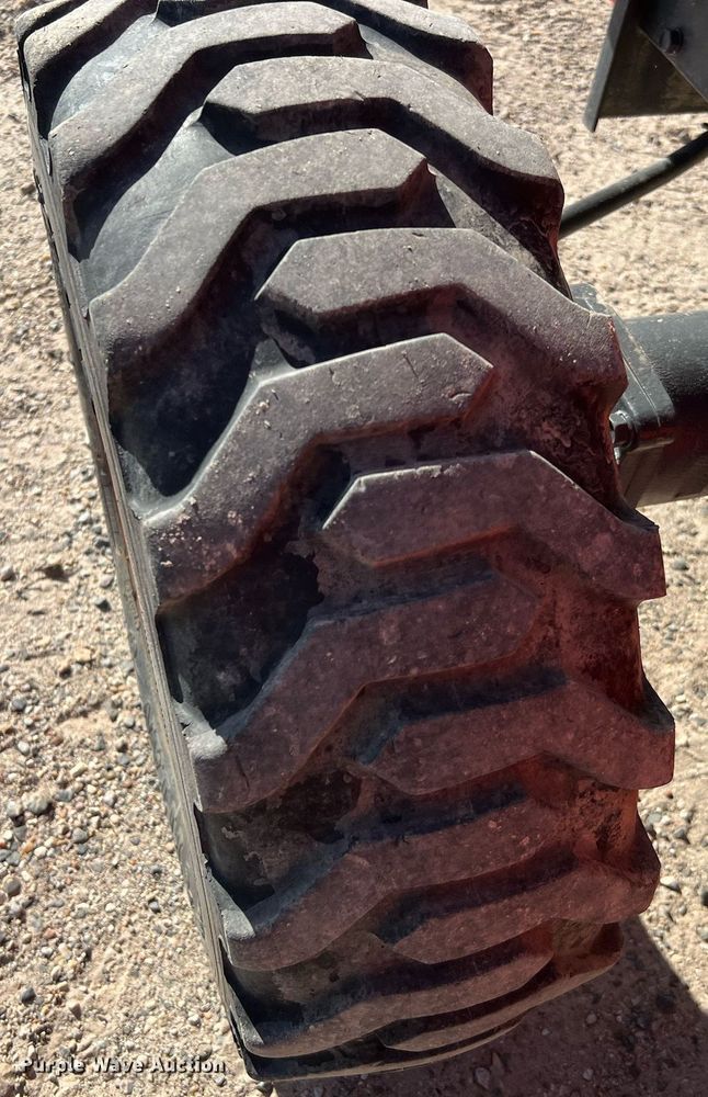 image for item MH9996 2017 Kubota L2501HST  MFWD tractor