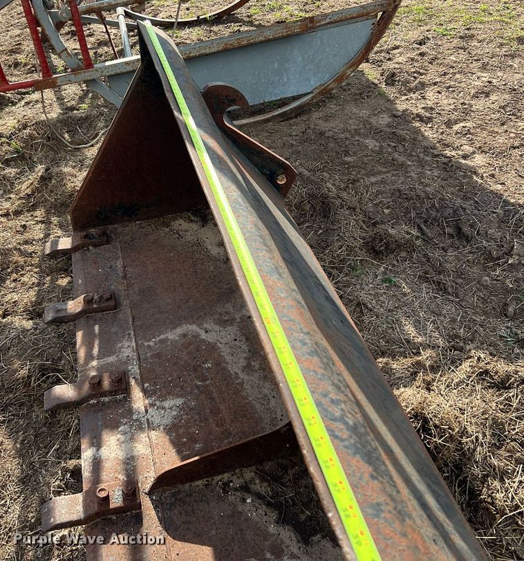 image for item MI9020 Loader bucket