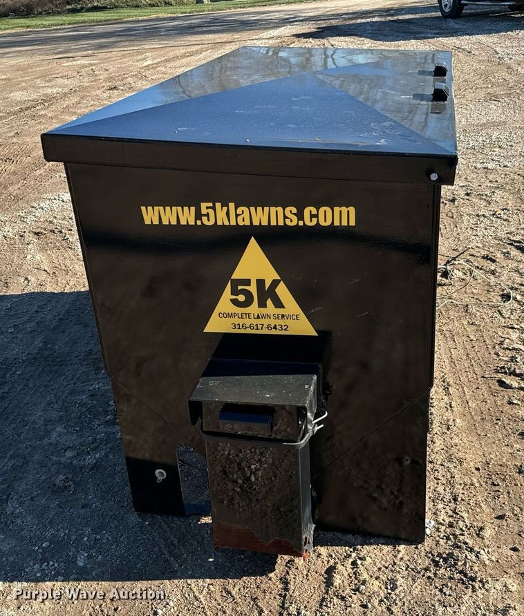 image for item NI9594 2020 Crownline Cattle Feeders S32 Manual  cake feeder