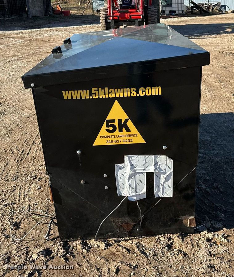 image for item NI9594 2020 Crownline Cattle Feeders S32 Manual  cake feeder