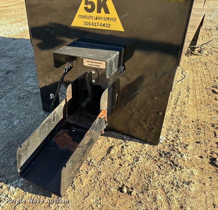 image for item NI9594 2020 Crownline Cattle Feeders S32 Manual  cake feeder