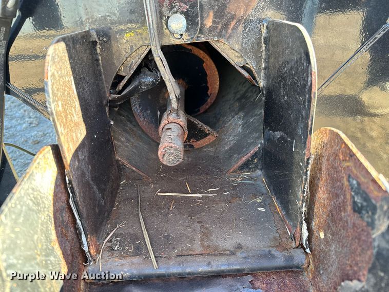 image for item NI9594 2020 Crownline Cattle Feeders S32 Manual  cake feeder