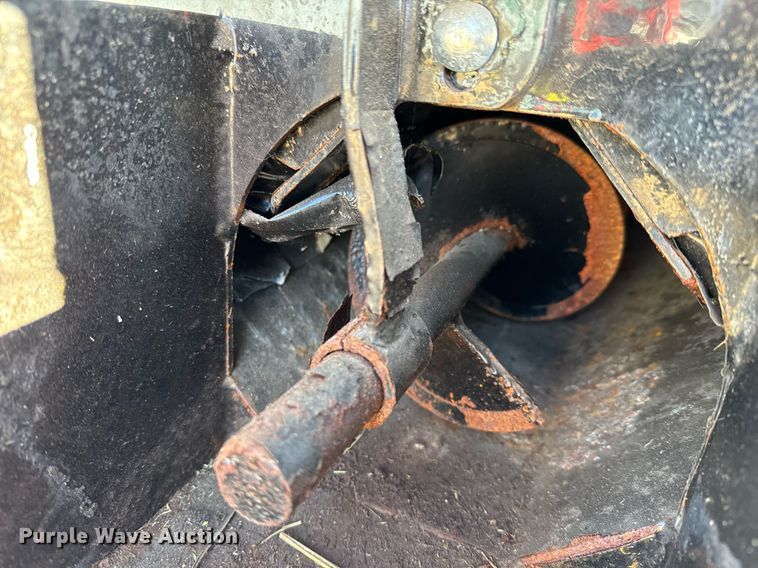 image for item NI9594 2020 Crownline Cattle Feeders S32 Manual  cake feeder