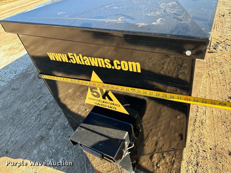 image for item NI9594 2020 Crownline Cattle Feeders S32 Manual  cake feeder