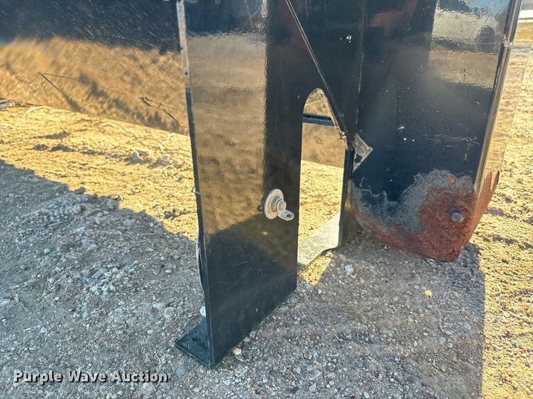 image for item NI9594 2020 Crownline Cattle Feeders S32 Manual  cake feeder