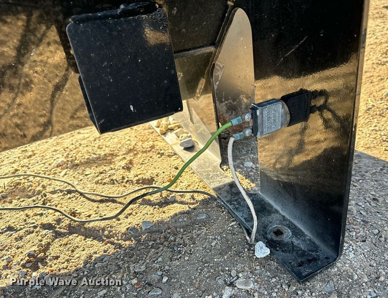 image for item NI9594 2020 Crownline Cattle Feeders S32 Manual  cake feeder