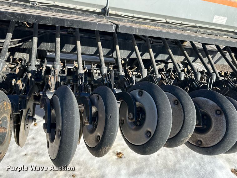 image for item NL9278 CrustBuster 4025 DD40x7.5  grain drill