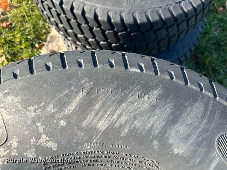 image for item NL9304 (6) John Deere wheels and tires