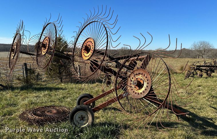 image for item NM9110 Vicon  hay rake