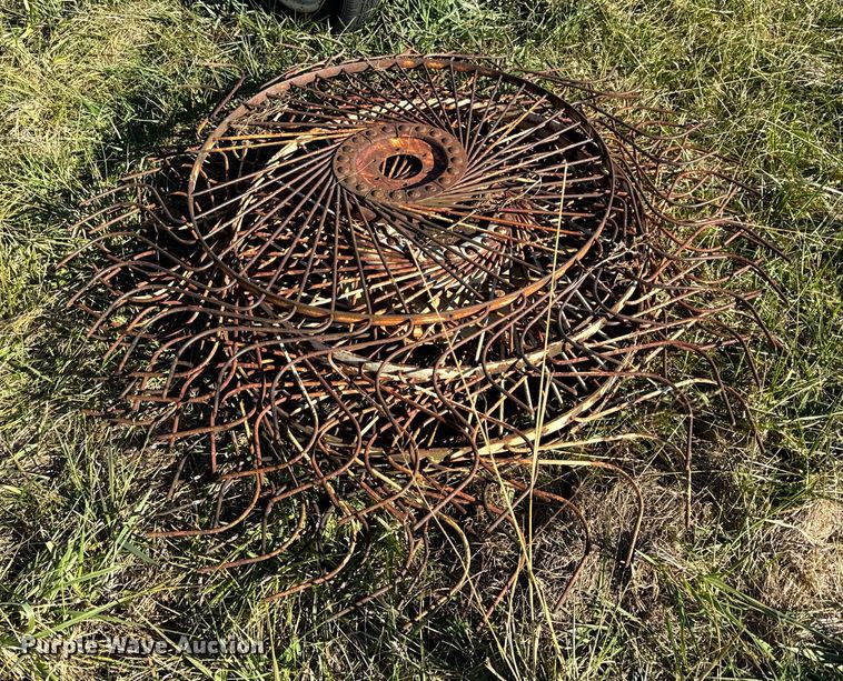 image for item NM9110 Vicon  hay rake