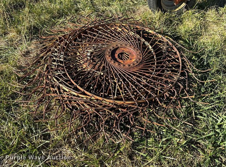 image for item NM9110 Vicon  hay rake