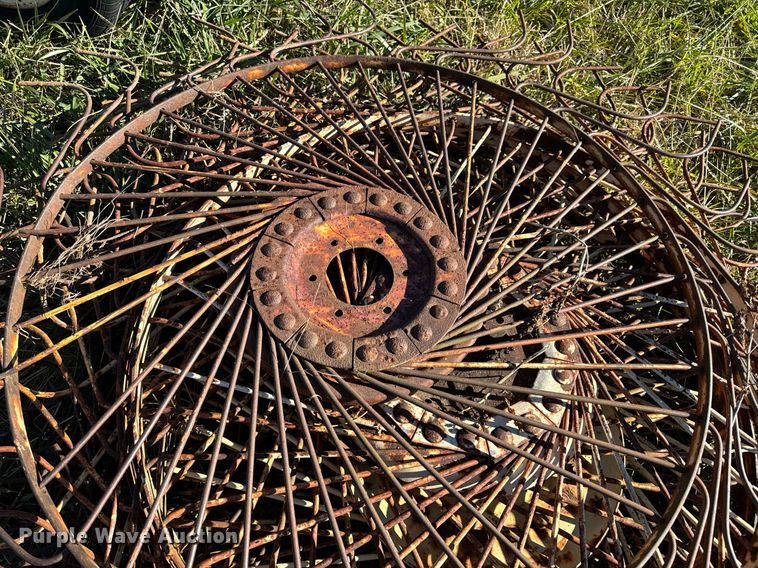 image for item NM9110 Vicon  hay rake