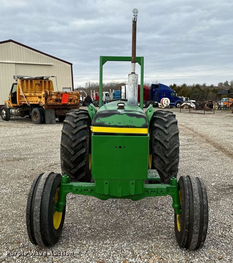 image for item NM9156 1981 John Deere 2640  tractor