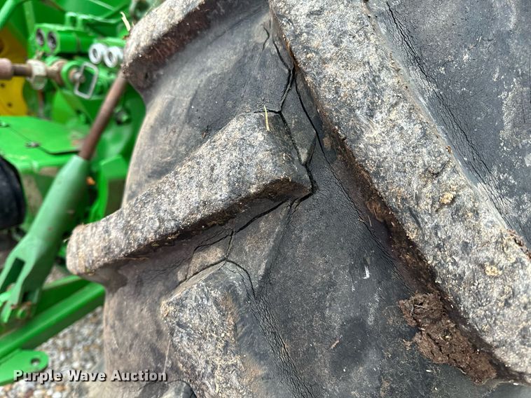 image for item NM9156 1981 John Deere 2640  tractor