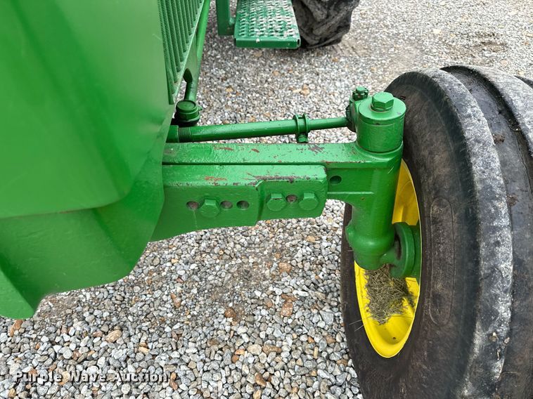 image for item NM9156 1981 John Deere 2640  tractor