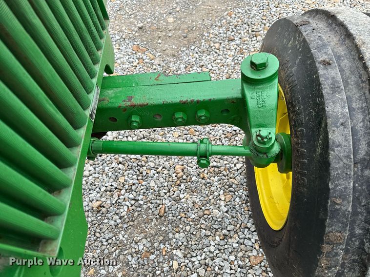image for item NM9156 1981 John Deere 2640  tractor