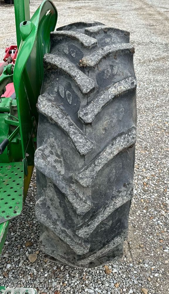 image for item NM9156 1981 John Deere 2640  tractor