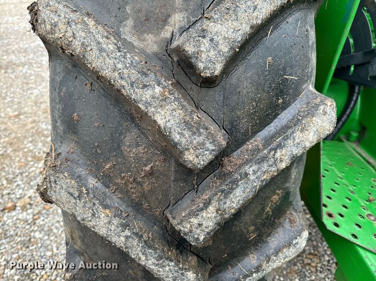 image for item NM9156 1981 John Deere 2640  tractor