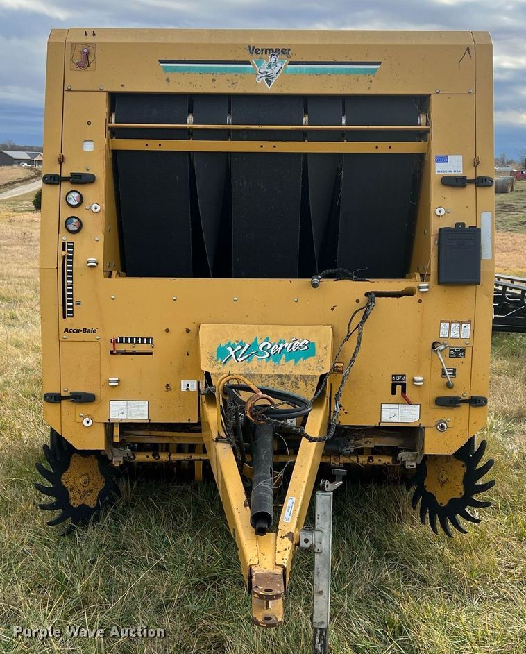 image for item NN9321 Vermeer 605XL  round baler