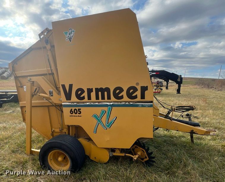 image for item NN9321 Vermeer 605XL  round baler