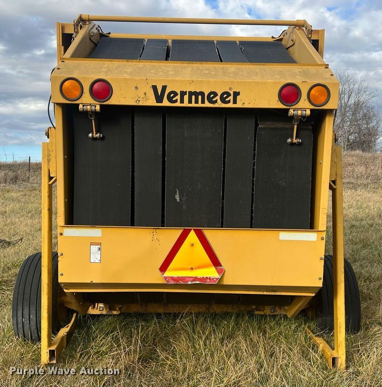 image for item NN9321 Vermeer 605XL  round baler