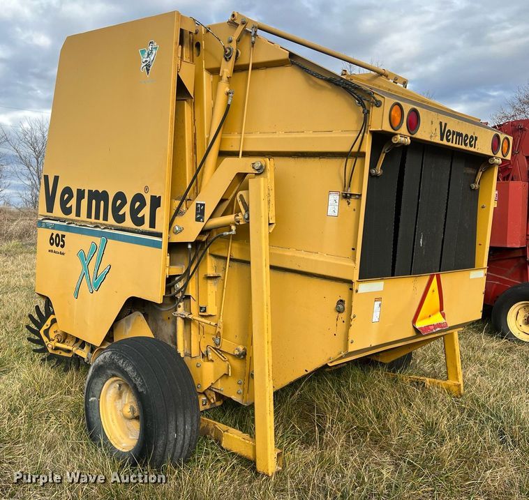 image for item NN9321 Vermeer 605XL  round baler