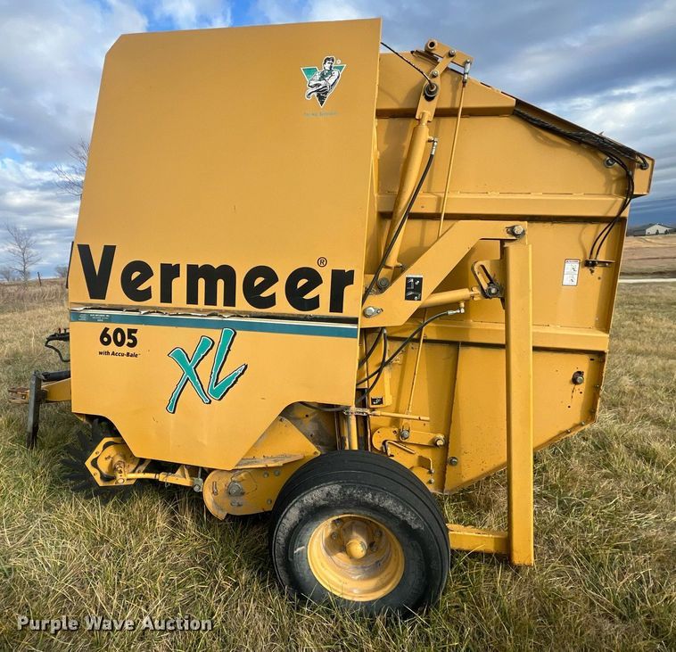 image for item NN9321 Vermeer 605XL  round baler