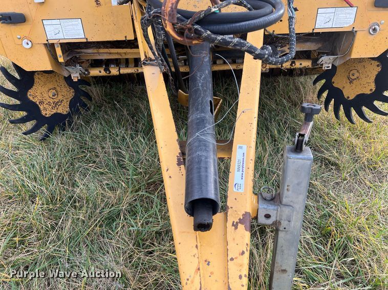 image for item NN9321 Vermeer 605XL  round baler