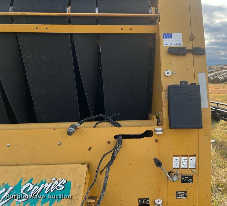image for item NN9321 Vermeer 605XL  round baler