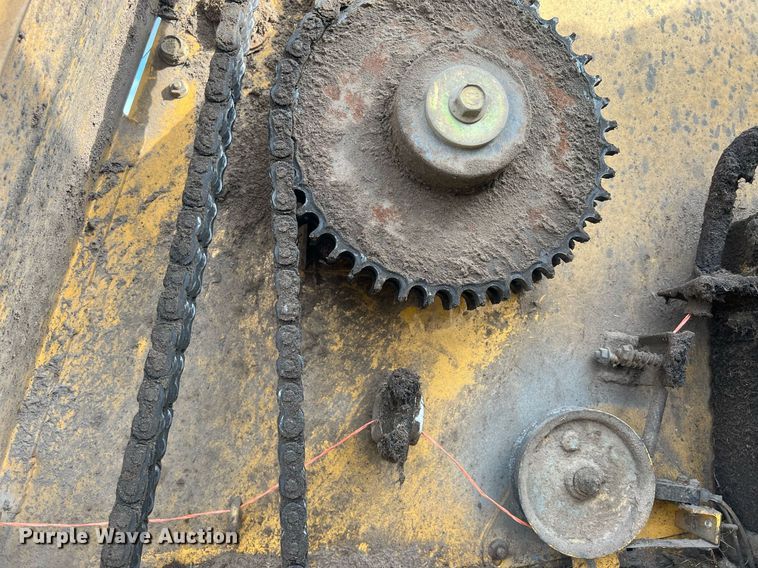 image for item NN9321 Vermeer 605XL  round baler