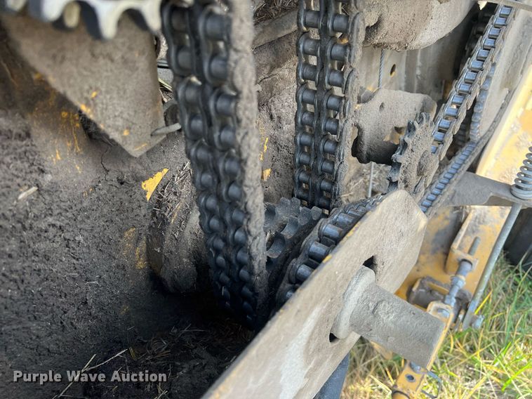 image for item NN9321 Vermeer 605XL  round baler