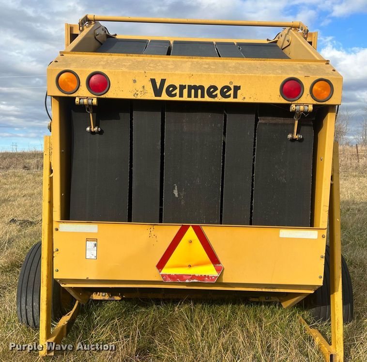 image for item NN9321 Vermeer 605XL  round baler