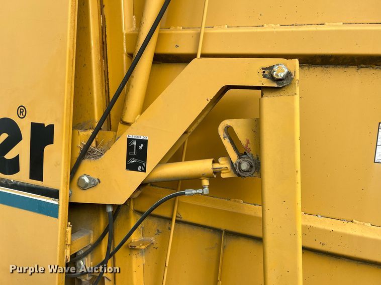 image for item NN9321 Vermeer 605XL  round baler