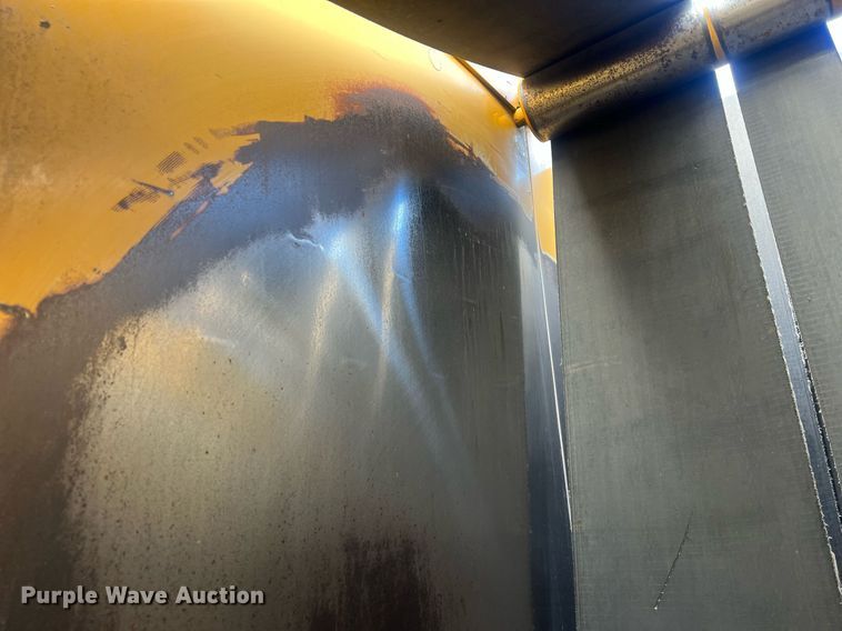 image for item NN9321 Vermeer 605XL  round baler