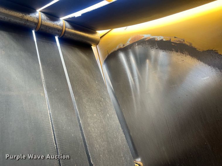 image for item NN9321 Vermeer 605XL  round baler