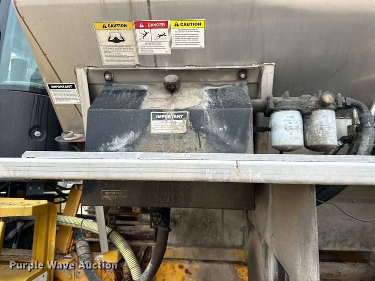 image for item NO9389 Ag-Chem TerraGator 8401  spreader