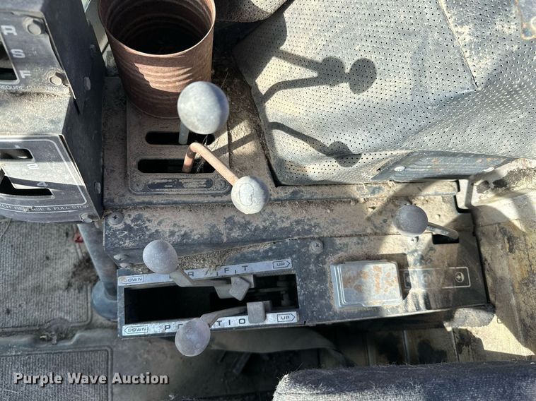 image for item NO9496 1978 Massey Ferguson 2705  tractor