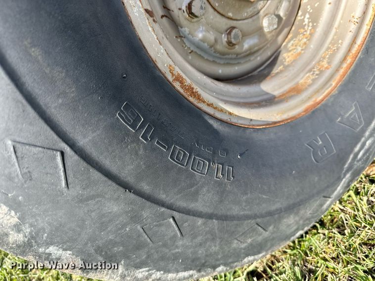 image for item NO9496 1978 Massey Ferguson 2705  tractor