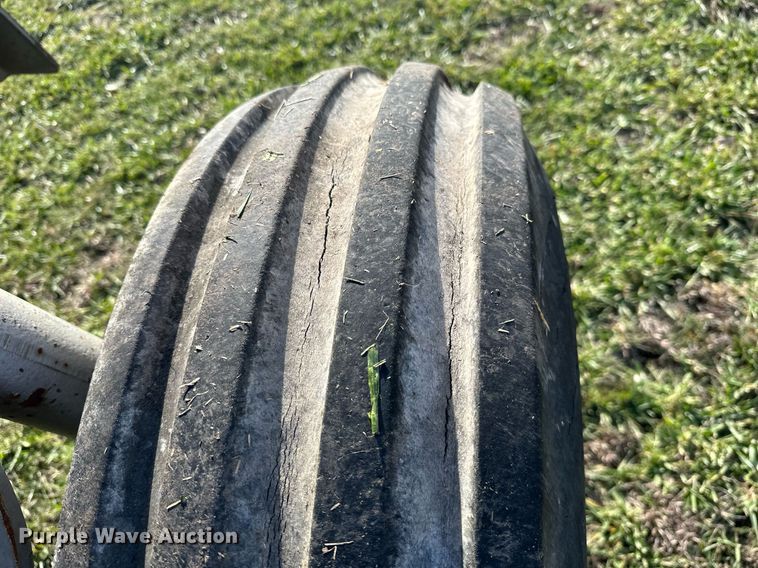 image for item NO9496 1978 Massey Ferguson 2705  tractor