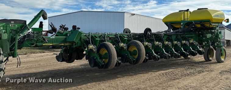 image for item NO9497 2010 John Deere 1770NT  no-till planter