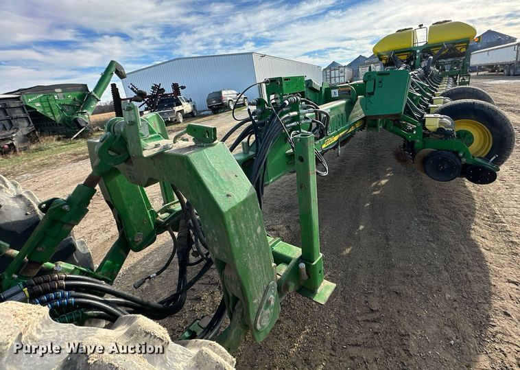 image for item NO9497 2010 John Deere 1770NT  no-till planter
