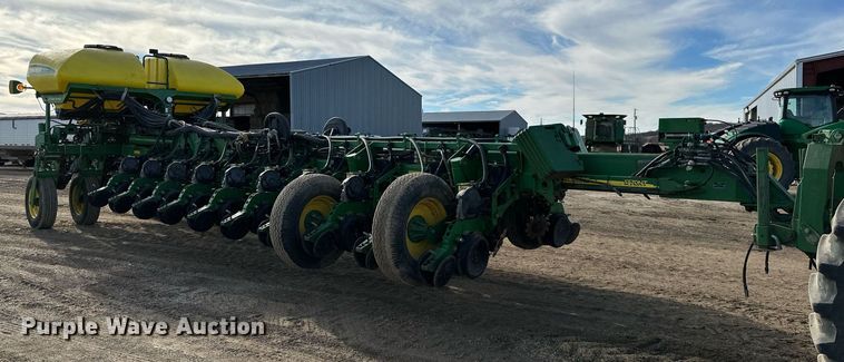 image for item NO9497 2010 John Deere 1770NT  no-till planter