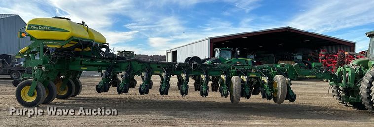 image for item NO9497 2010 John Deere 1770NT  no-till planter