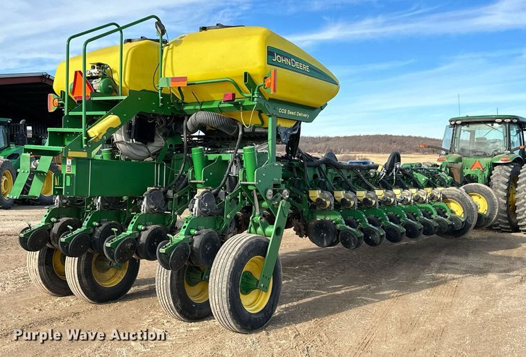 image for item NO9497 2010 John Deere 1770NT  no-till planter