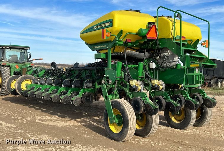 image for item NO9497 2010 John Deere 1770NT  no-till planter